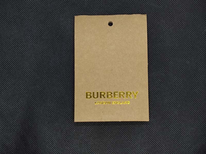 Tag quần áo của thương hiệu thời trang cao cấp Burberry